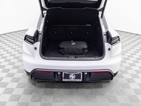 Certified 2025 Porsche Macan Electric image 33