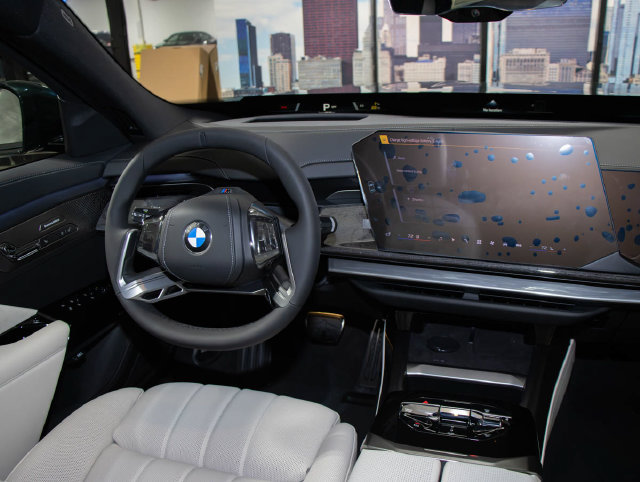 Used 2027 BMW i7 xDrive50 w/ M Sport Package AWD/4WD image 15