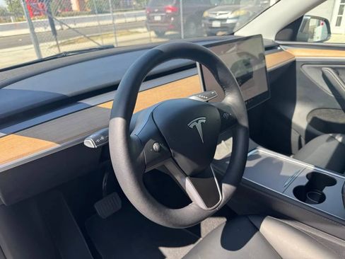 Used 2024 Tesla Model Y Long Range AWD/4WD image 13