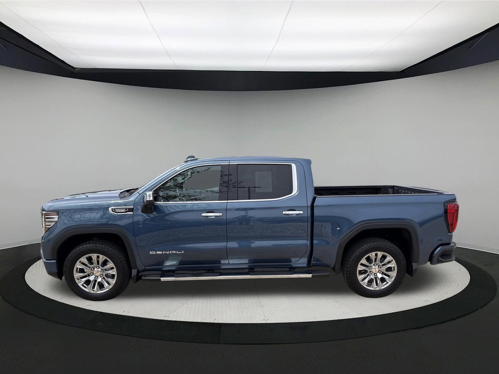 Used 2025 GMC Sierra 1500 Denali w/ Technology Package AWD/4WD image 4