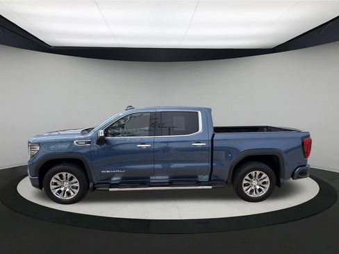 Used 2025 GMC Sierra 1500 Denali w/ Technology Package AWD/4WD image 4
