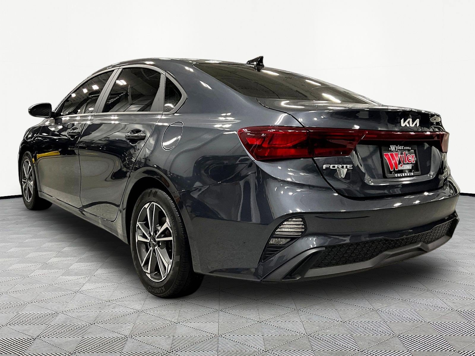 Used 2023 Kia Forte LXS w/ LXS Technology Package FWD image 4