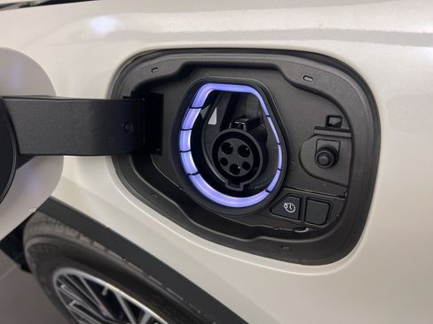 New 2025 Ford Escape SE image 33