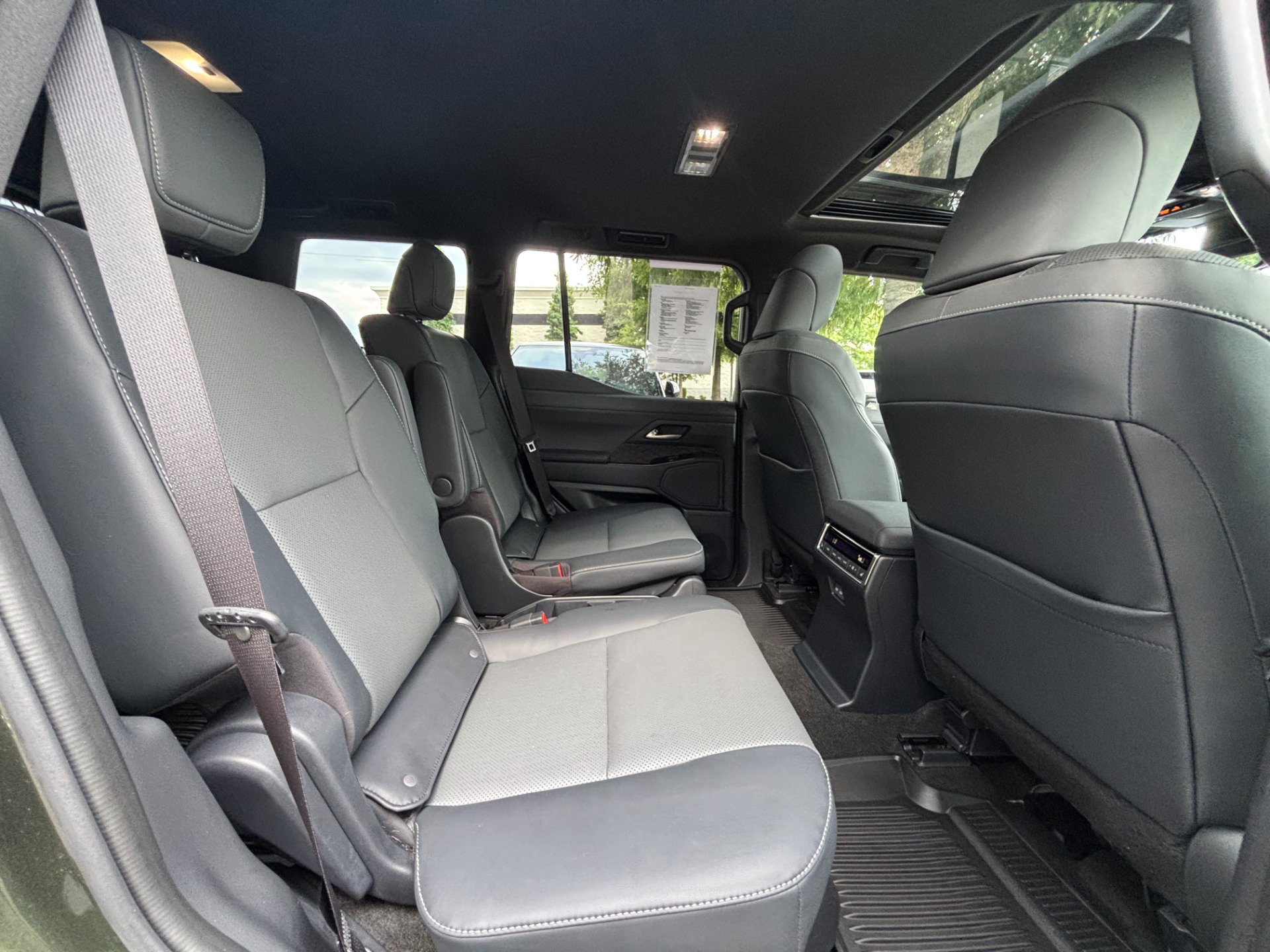 Used 2025 Lexus GX 550 w/ Accessory Package (2T) AWD/4WD image 23