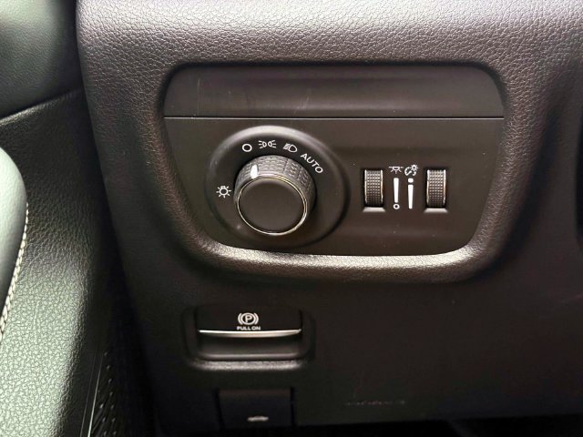 Used 2023 Jeep Grand Cherokee L Laredo AWD/4WD image 22