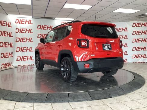 Used 2023 Jeep Renegade Latitude AWD/4WD image 5