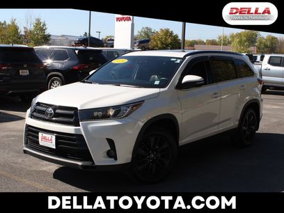 Used 2019 Toyota Highlander SE