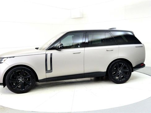 Used 2023 Land Rover Range Rover SE image 3