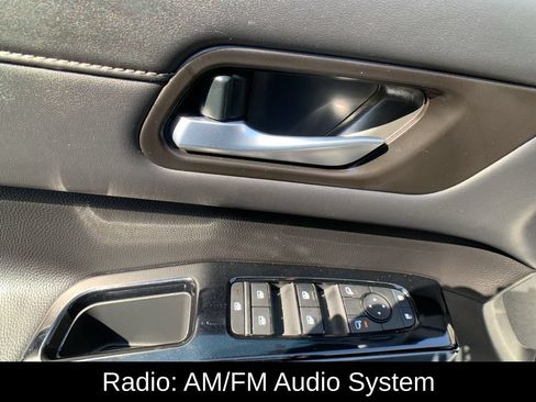 Used 2025 Nissan Pathfinder SL AWD/4WD image 11