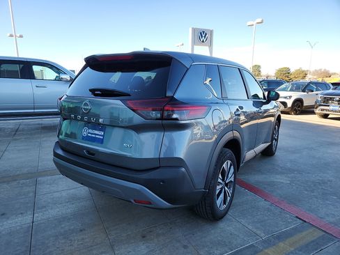 Used 2023 Nissan Rogue SV image 7
