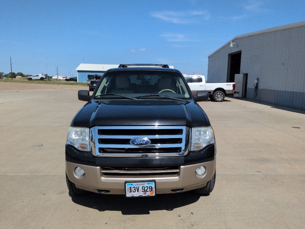Used 2014 Ford Expedition EL XLT w/ Equipment Group 202A AWD/4WD image 3