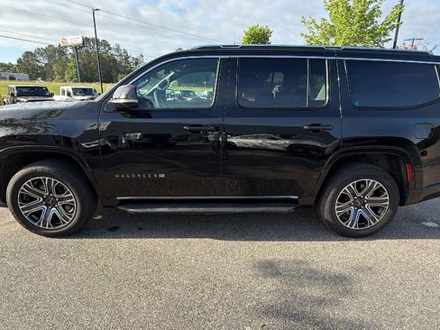 Certified 2025 Jeep Wagoneer 4WD w/ Convenience Group I image 11