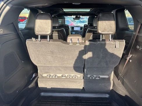 Used 2023 Chrysler Pacifica Limited w/ Uconnect Theater Family Group image 35
