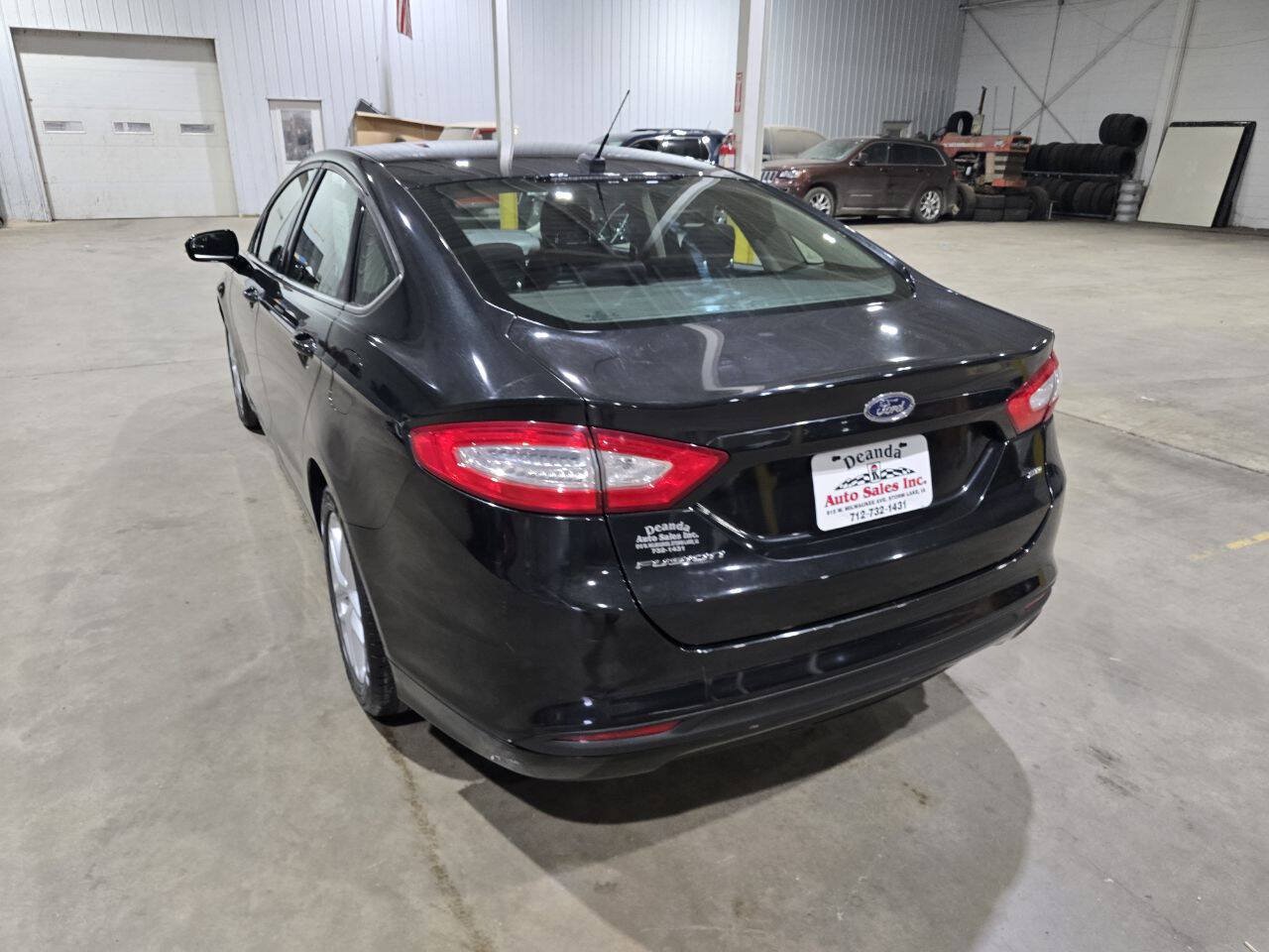 Used 2014 Ford Fusion SE FWD image 9