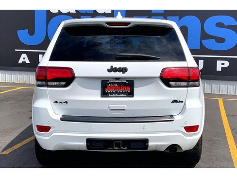 Used 2022 Jeep Grand Cherokee Laredo X AWD/4WD image 4