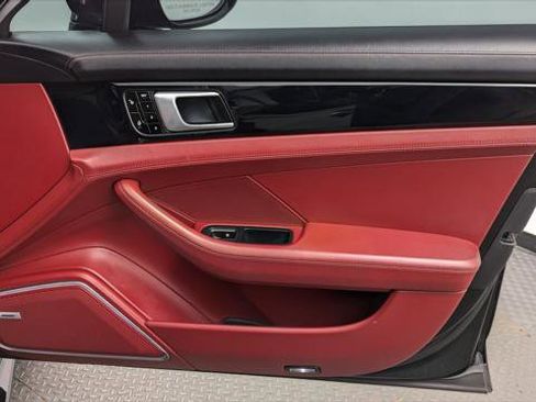 Used 2018 Porsche Panamera 4S image 22