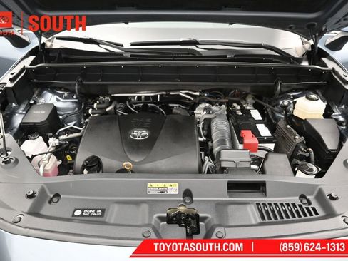 Used 2022 Toyota Highlander XLE AWD/4WD image 40