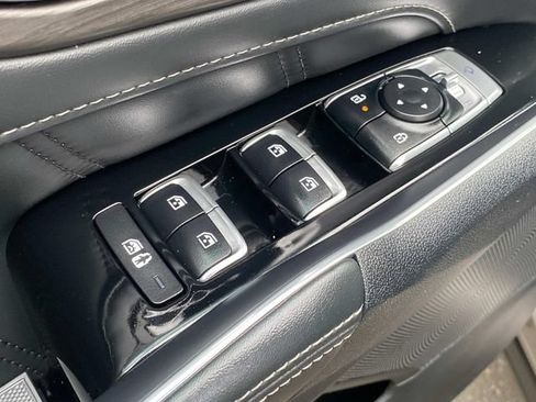 Used 2025 Kia Sorento SX AWD/4WD image 14