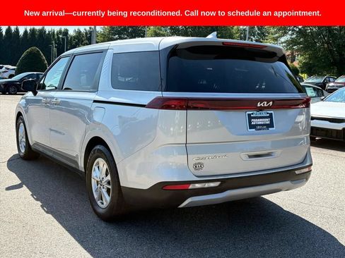 Used 2022 Kia Carnival LX FWD image 4