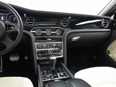 Used 2014 Bentley Mulsanne image 18