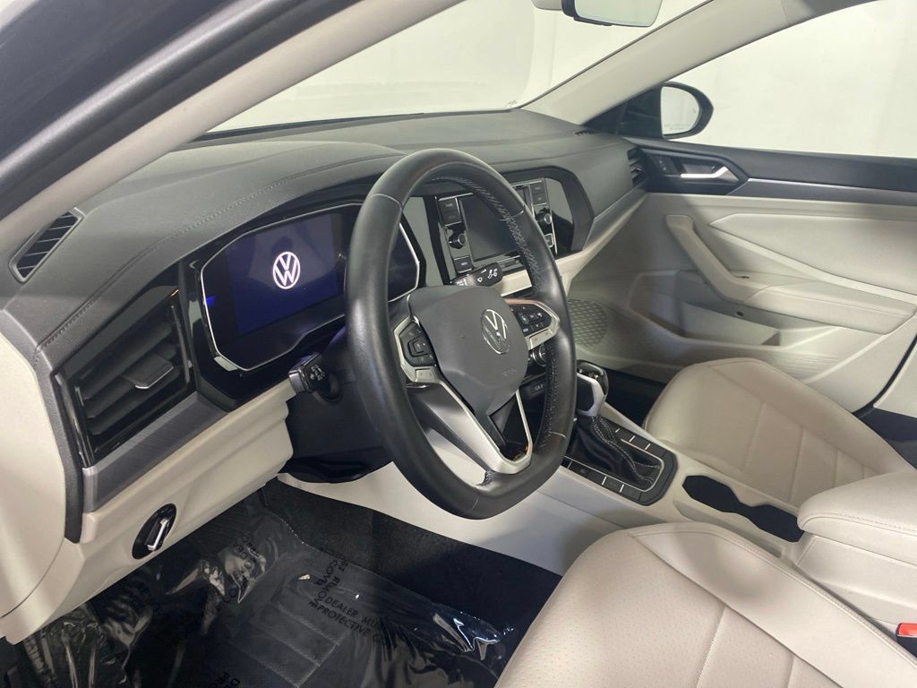 Used 2024 Volkswagen Jetta SE FWD image 11