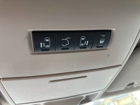 Used 2016 Chrysler Town & Country Touring w/ Driver Convenience Group image 20