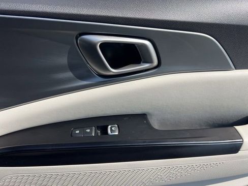 Certified 2024 Kia Carnival LX image 33