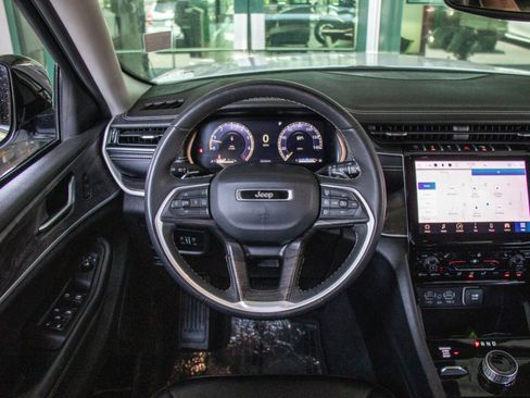 Used 2023 Jeep Grand Cherokee Limited image 12