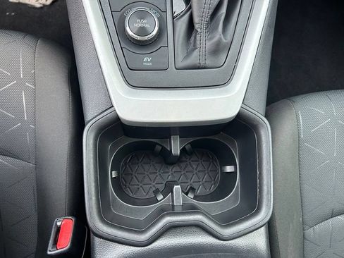 Used 2025 Toyota RAV4 XLE AWD/4WD image 20