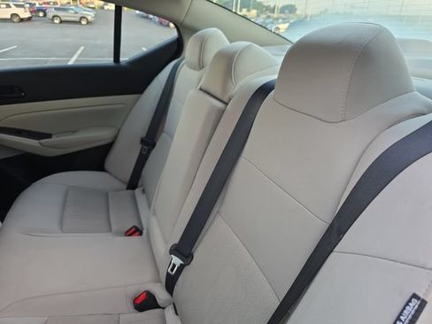 Used 2025 Nissan Altima 2.5 SV FWD image 25
