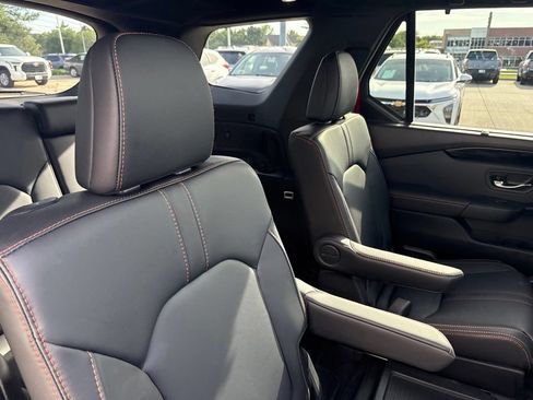 Used 2025 Honda Pilot TrailSport image 34