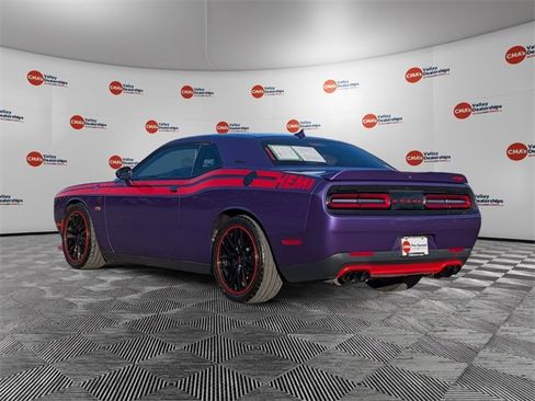Used 2016 Dodge Challenger SRT image 7