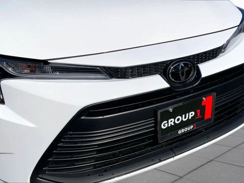 Certified 2025 Toyota Corolla LE FWD image 28