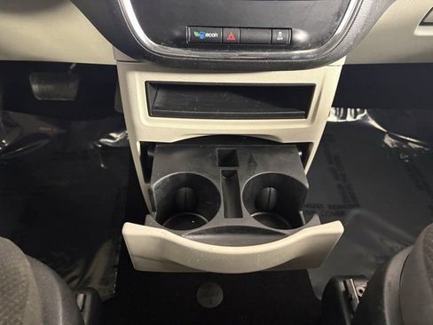 Used 2018 Dodge Grand Caravan SE image 15