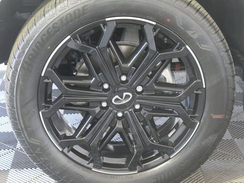 New 2026 INFINITI QX80 4WD image 9