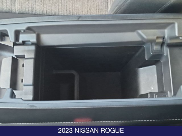 Used 2023 Nissan Rogue SV AWD/4WD image 15