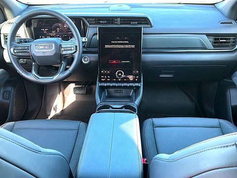 Used 2026 GMC Terrain AT4 w/ LPO, Black Badging Package AWD/4WD image 20