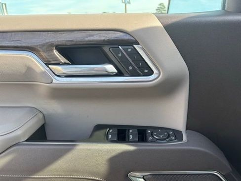 Used 2025 Chevrolet Silverado 1500 LTZ image 22