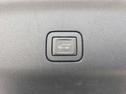 Used 2024 Chevrolet Tahoe Premier AWD/4WD image 32