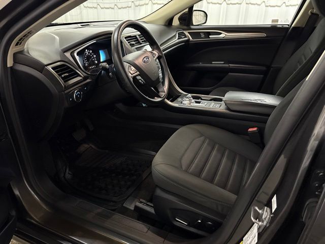 Used 2019 Ford Fusion SE FWD image 28
