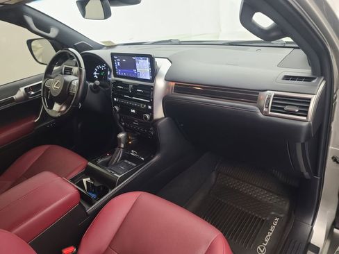 Used 2023 Lexus GX 460 Premium w/ Accessory Package image 13