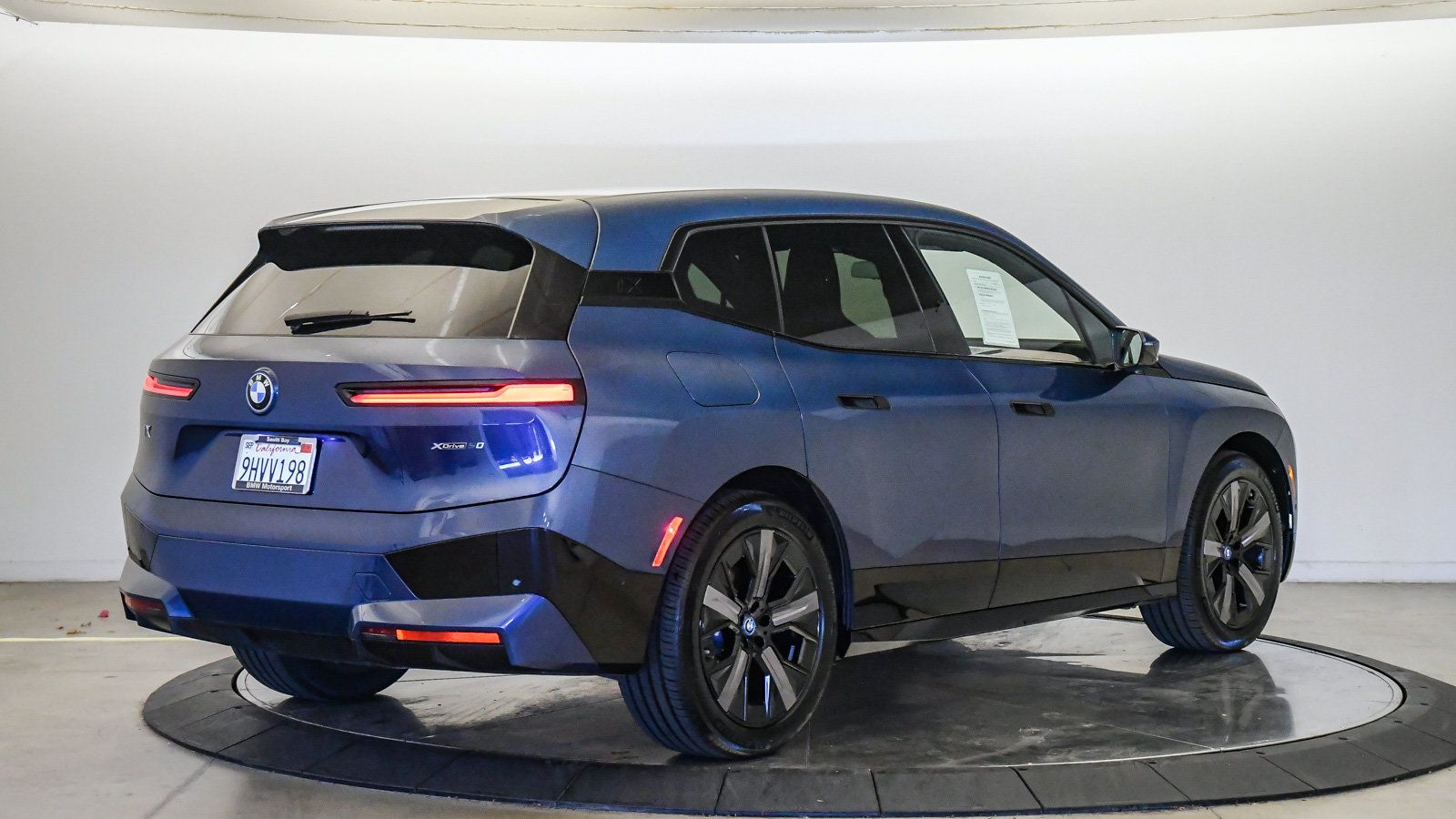 Certified 2024 BMW iX xDrive50 w/ Premium Package AWD/4WD image 5