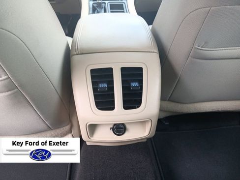 Used 2016 Ford Taurus SE FWD image 19