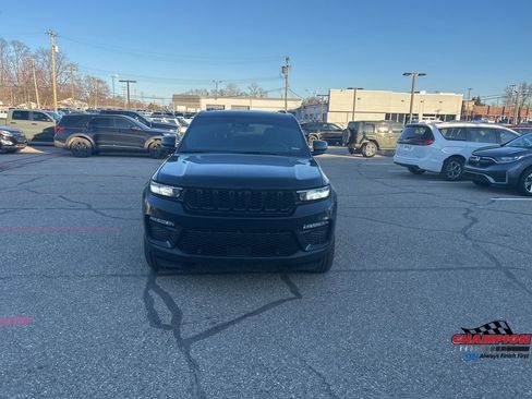 Used 2025 Jeep Grand Cherokee Limited w/ Luxury Tech Group II AWD/4WD image 10