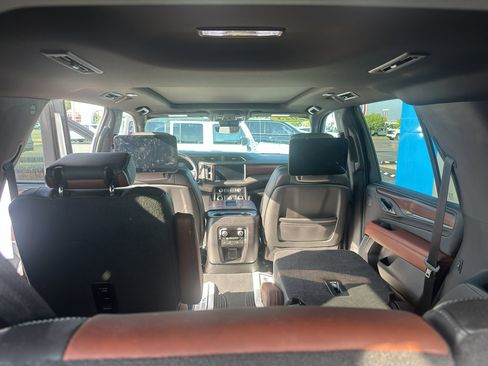 Used 2023 GMC Yukon Denali Ultimate image 13