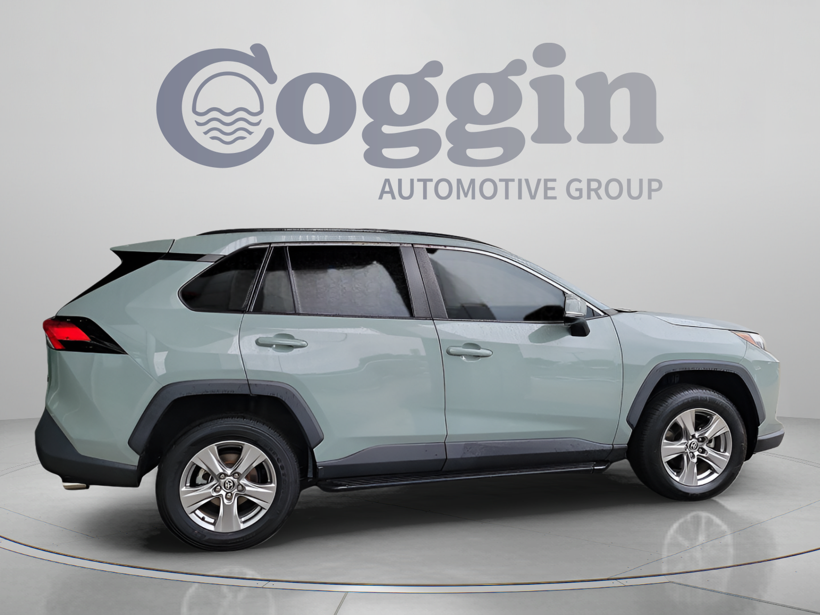 Used 2022 Toyota RAV4 XLE FWD image 5
