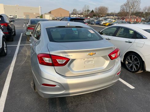 Used 2018 Chevrolet Cruze LT image 3
