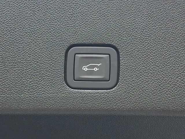 Used 2025 Cadillac XT6 Premium Luxury w/ LPO, Floor Liner Package AWD/4WD image 31
