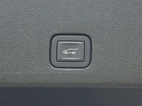 Used 2025 Cadillac XT6 Premium Luxury w/ LPO, Floor Liner Package AWD/4WD image 31