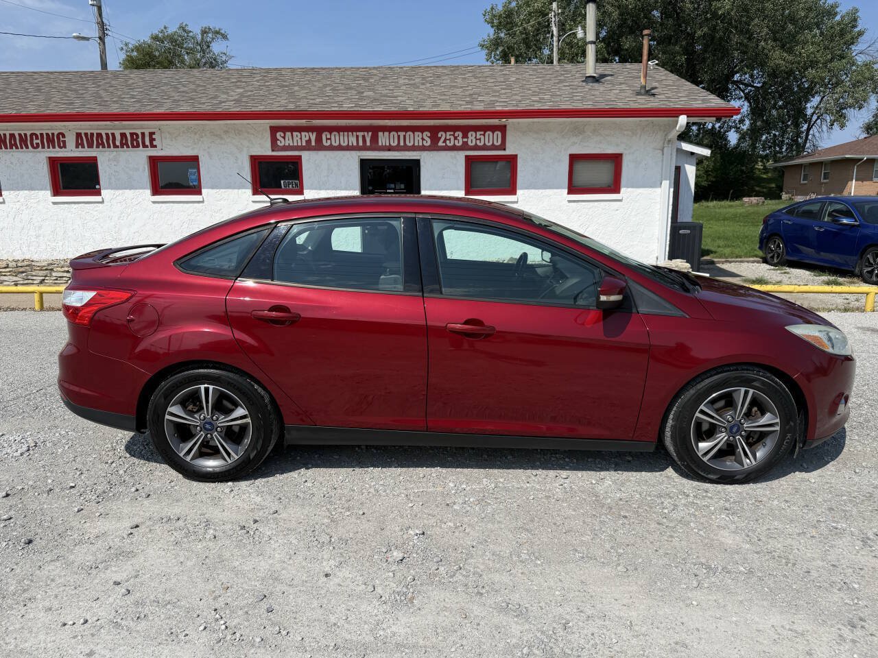 Used 2014 Ford Focus SE w/ SE Sport Package FWD image 2